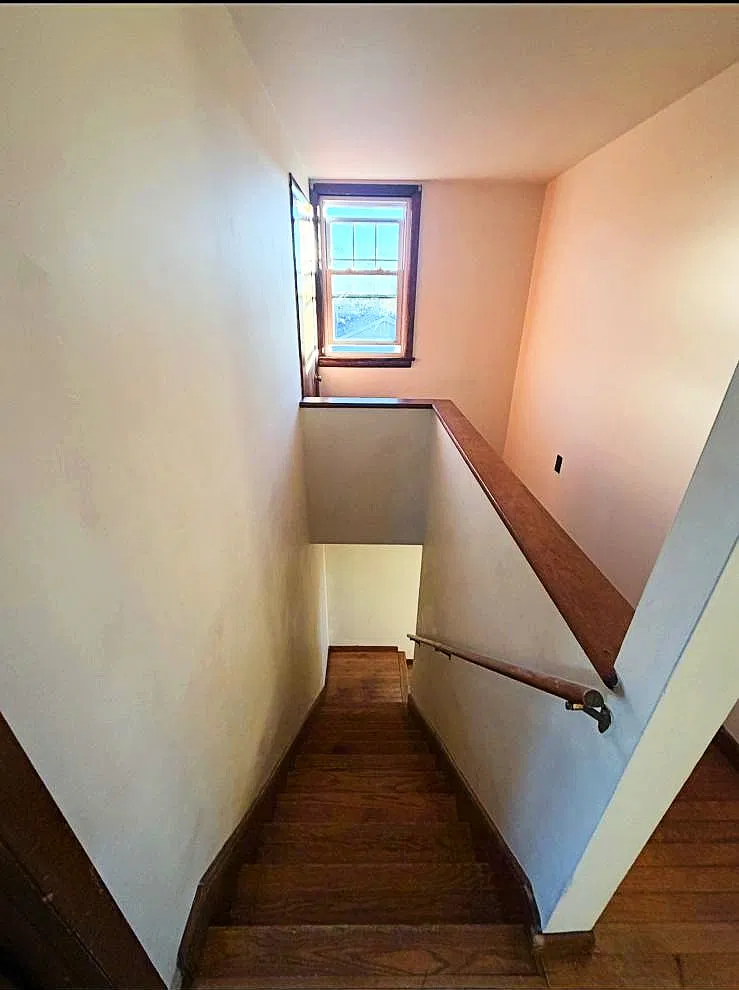 3 bed, 950 sqft, $1,200 — Photo 2