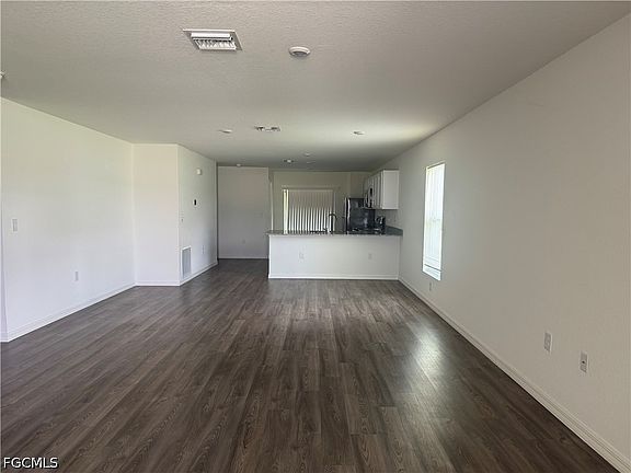 2nd image of 858 Friendship Cir