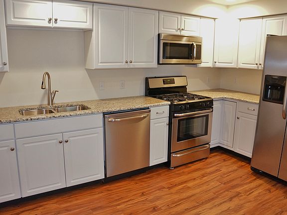 Kitchen - view 1