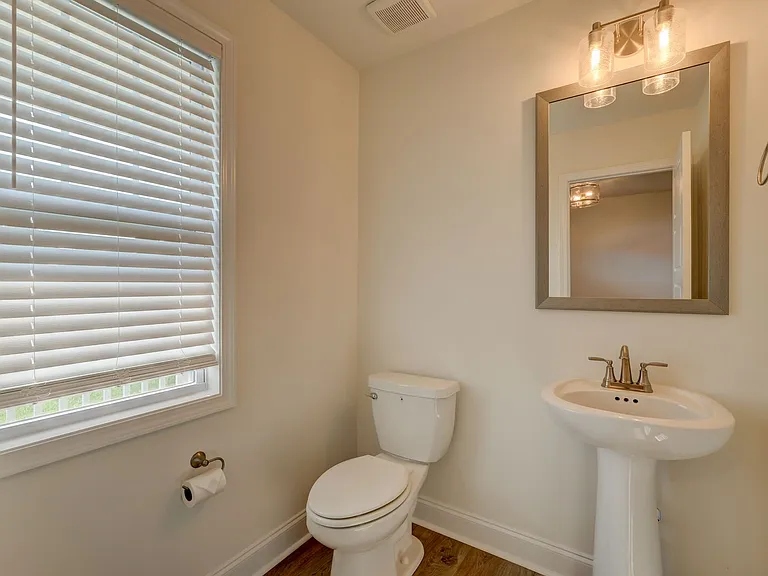 1385 Harmon Ln — Photo 5