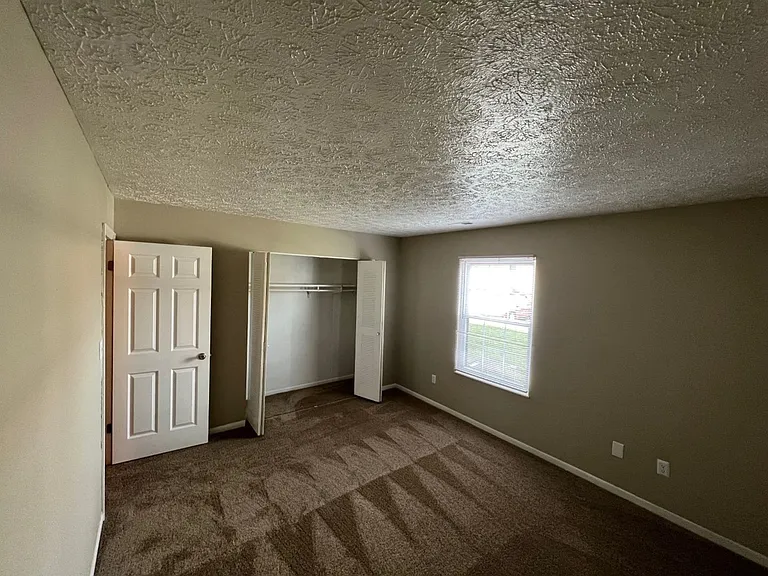 Cross Lakes Apartments — Photo 31