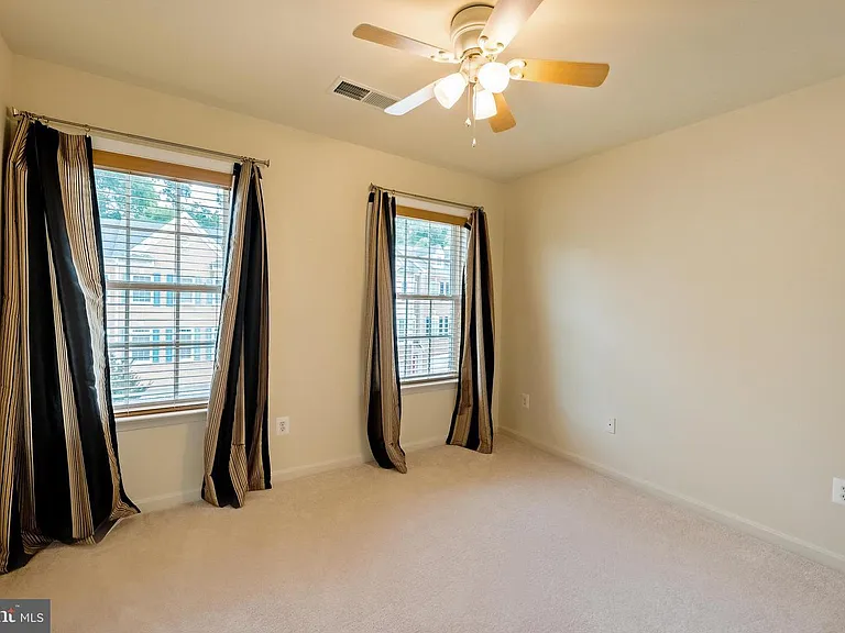 3385 Beechcliff Dr — Photo 23