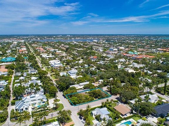 3rd image of 1037 Gulf Shore Blvd S