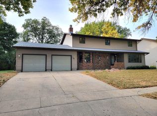 707 Taylor Dr, Aberdeen, SD 57401