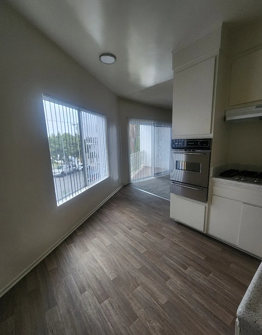 Ivy Place — Photo 1