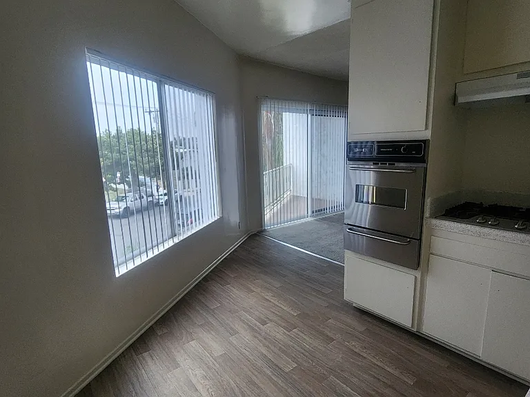 Ivy Place — Photo 1