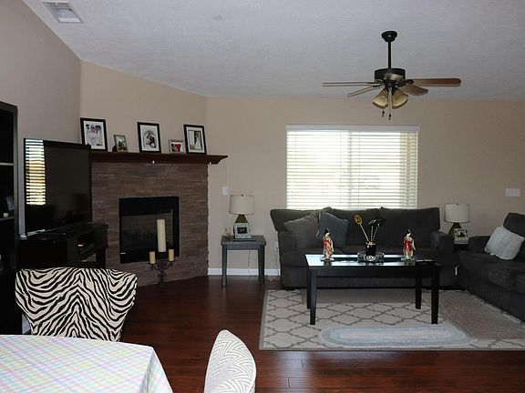 4th image of 21089 Nandina St