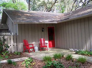 4 Lawton Rd, Hilton Head Island, SC 29928