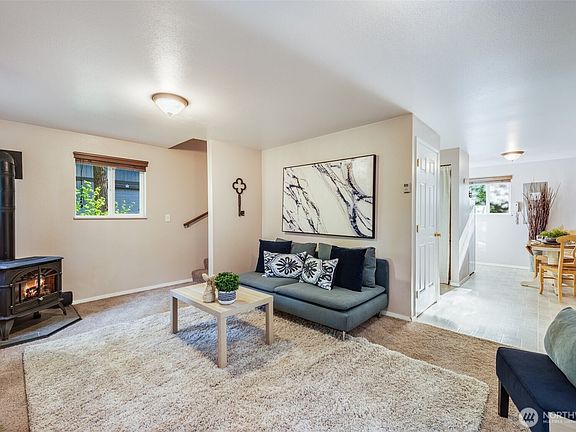5th image of 161 W Lakedale Drive