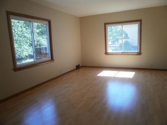 3rd image of 1127 6th Ave N
