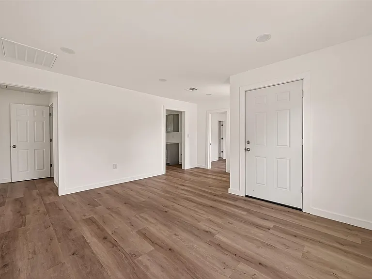 3922 Alsace St — Photo 6