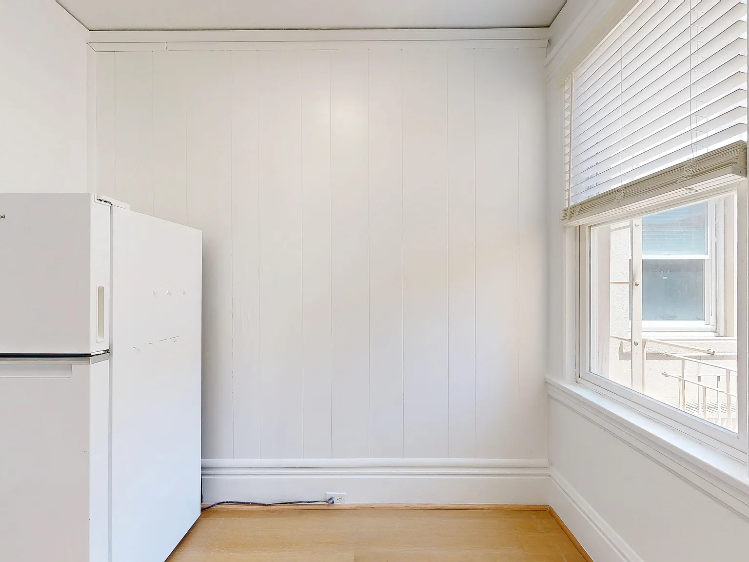 Top-Floor Studio with City Convenience Pet Friendly — Photo 4