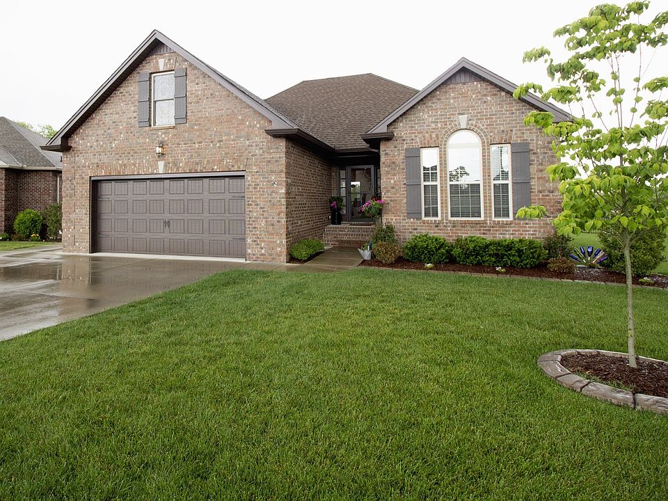 1st image of 448 Lucy Cir