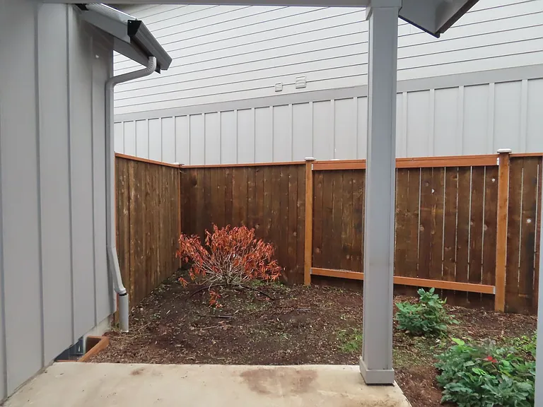 2587 Justine Ln — Photo 10