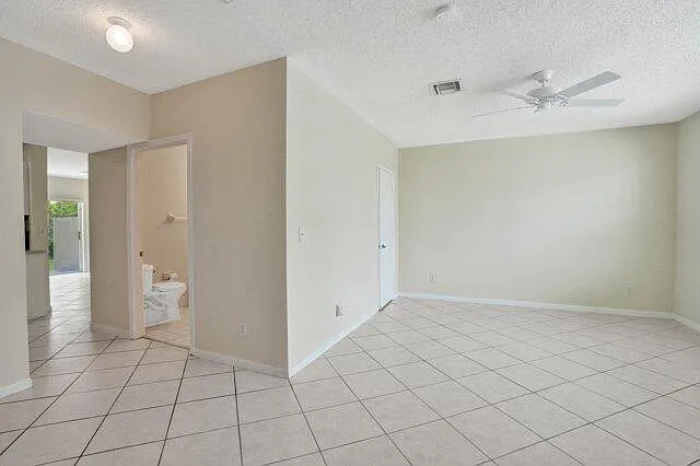 10581 NW 57th Ct — Photo 10