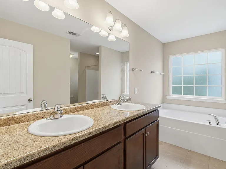 409 Olde Ivey Sq #344 — Photo 8