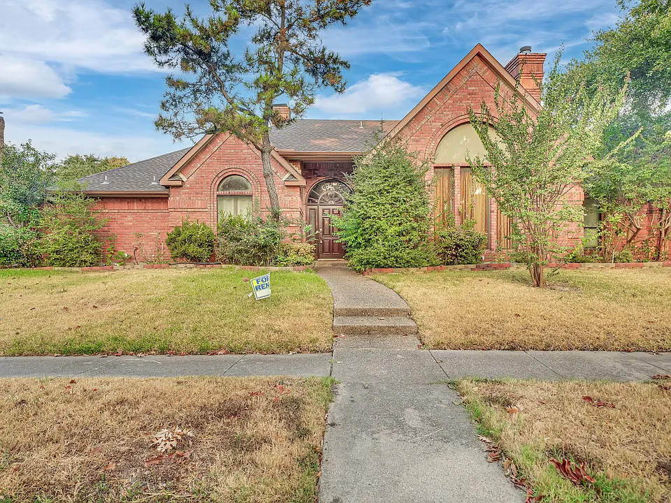 2105 Rolling Oak Ln