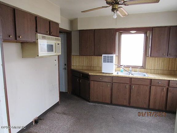 4th image of 70 Barney Blvd