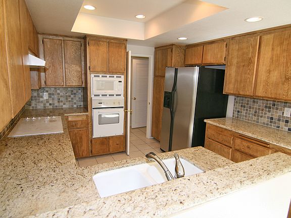 5th image of 209 Sweetbriar Dr
