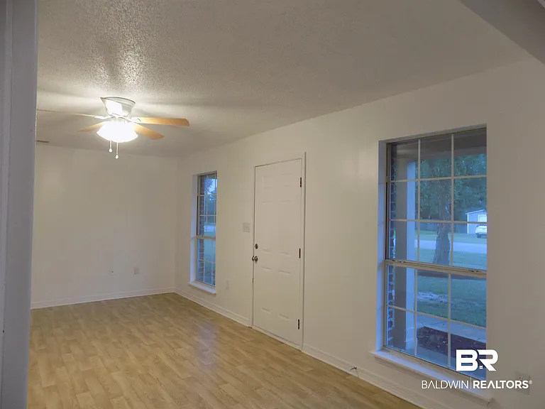 23266 Wilson Dr — Photo 3