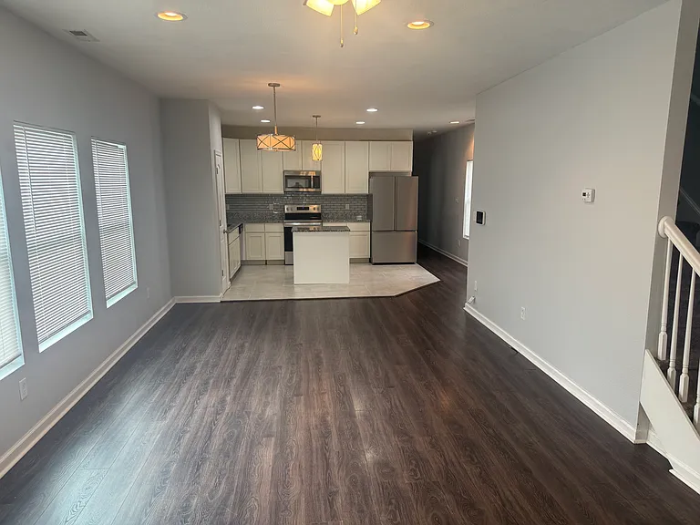 2700 Myrtle Ave — Photo 3