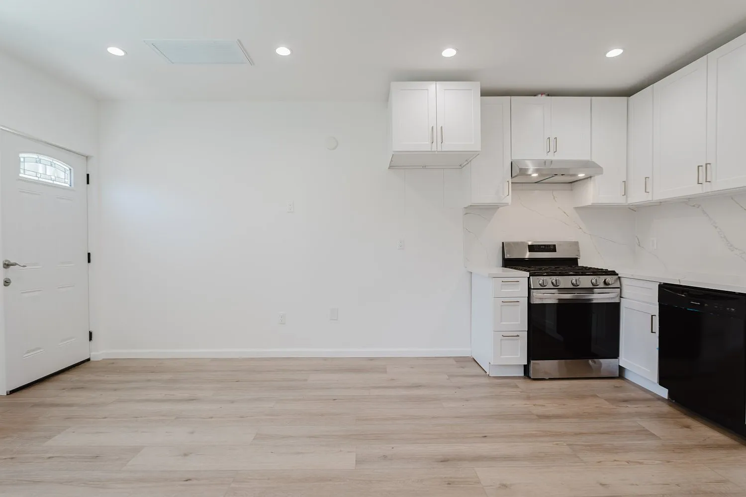 1 bed, 350 sqft, $2,000 — Photo 4