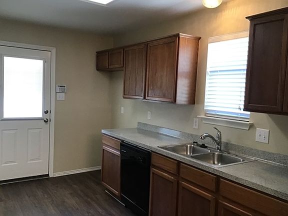3rd image of 4031 Arbor Hts