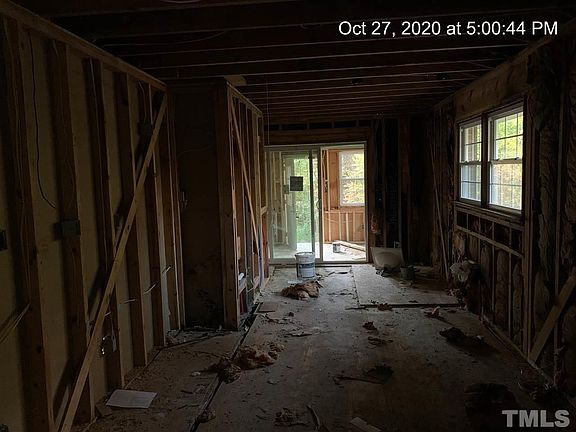 3rd image of 1410 Meadow Ln