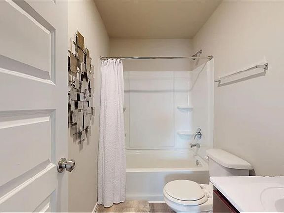 3rd image of 2115 W 30th Ave