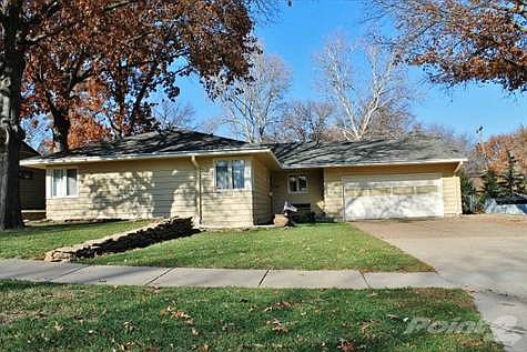 Dazzling Home in Knollwood