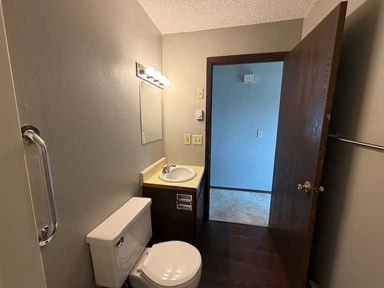 1114 Imperial Cir — Photo 10