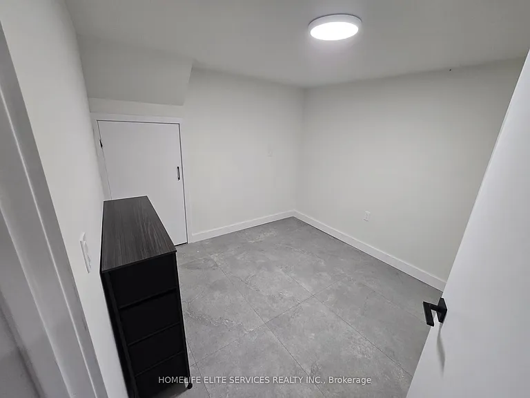 36 Manorglen Cres — Photo 17
