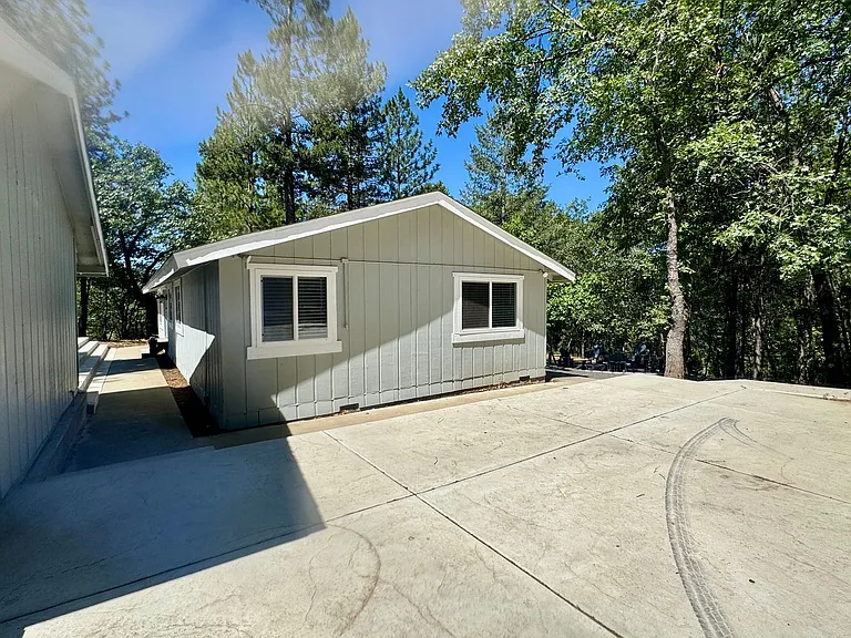4425 Sierra Springs Dr — Photo 48