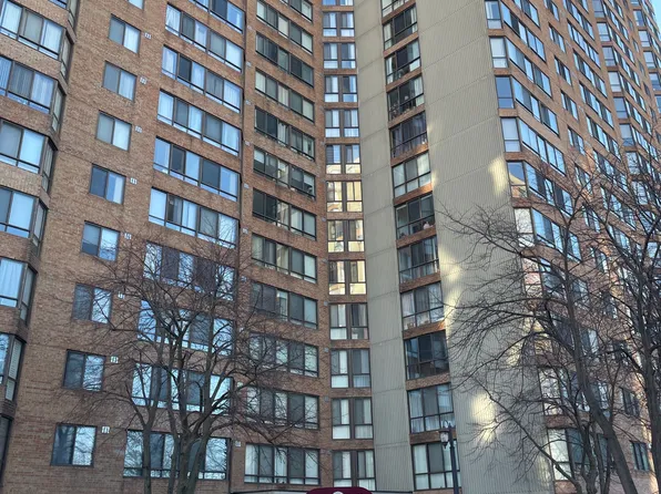 75 Bamburgh Cir #916, Toronto, ON M1W 3W1