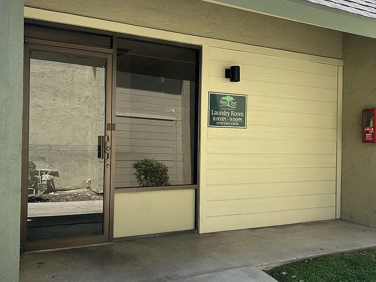 Raintree Garden Apartments — Photo 15