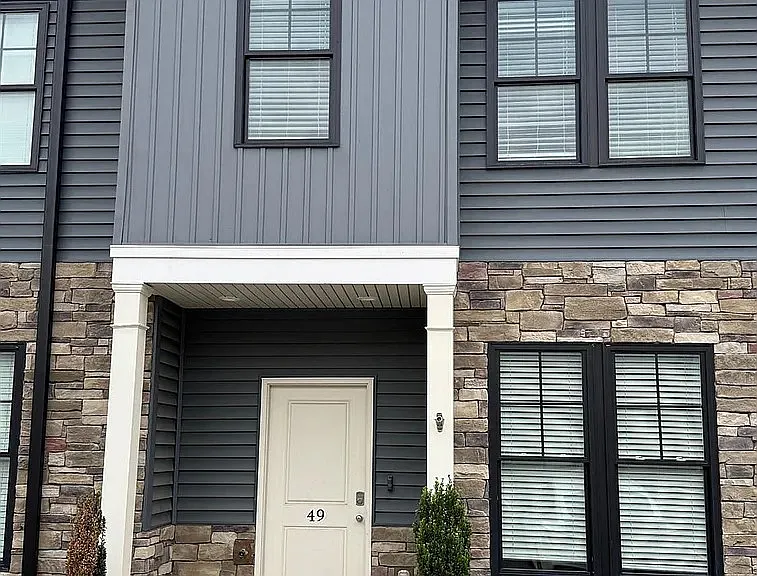 49 Cuddington Ln — Photo 2