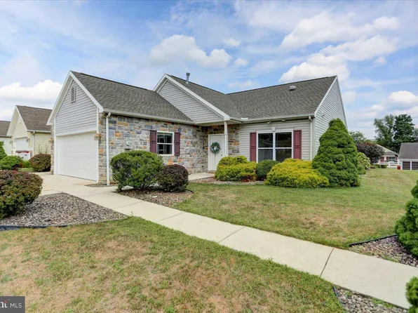 9 Lantern Ln, Shippensburg, PA 17257