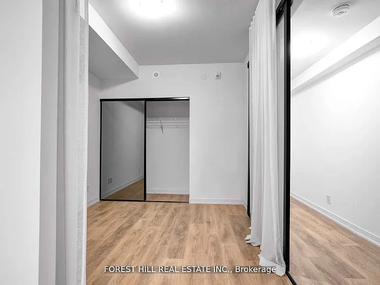 899 Queen St E #202 — Photo 9