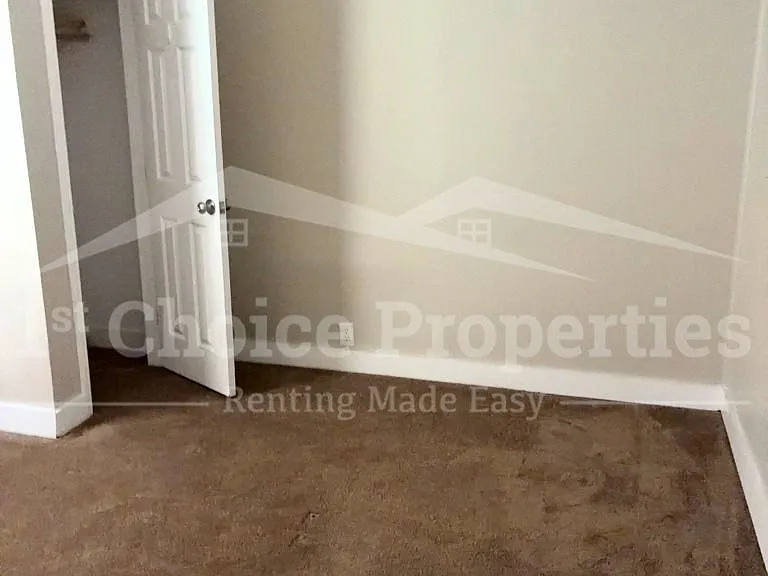 284 Lee Rd — Photo 10