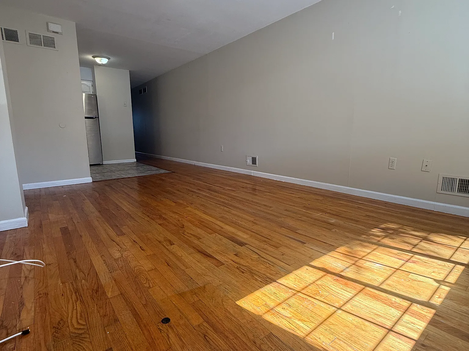 2 bed, 850 sqft, $2,400 — Photo 2