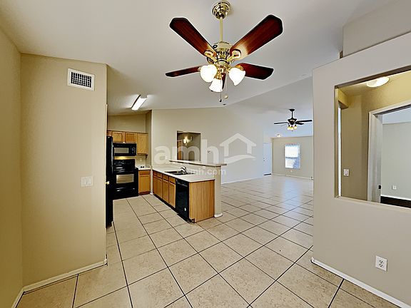 5th image of 12001 W Holly St