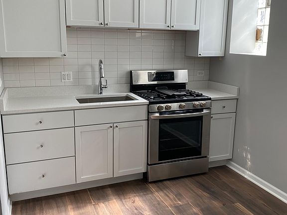 3rd image of 839 N Sacramento Blvd APT 2G