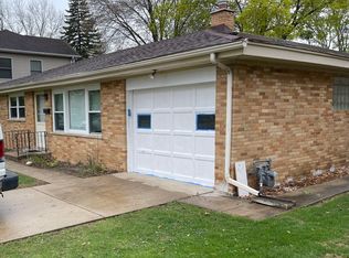 112 S Bobby Ln, Mount Prospect, IL 60056