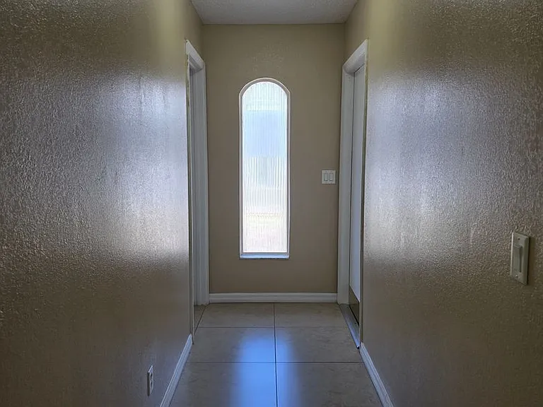 702 SE 47th St #2 — Photo 3