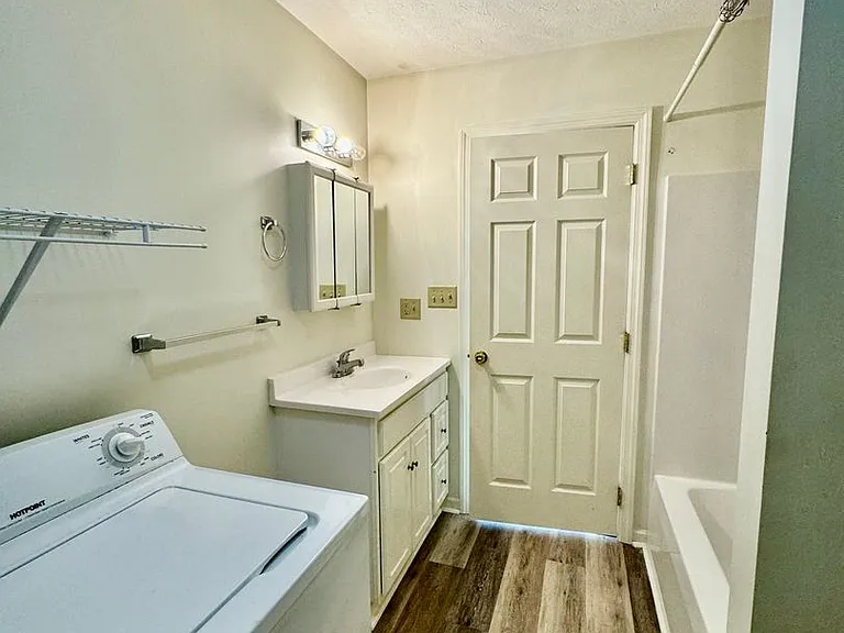 646-650 Hillwood Dr #652 — Photo 9