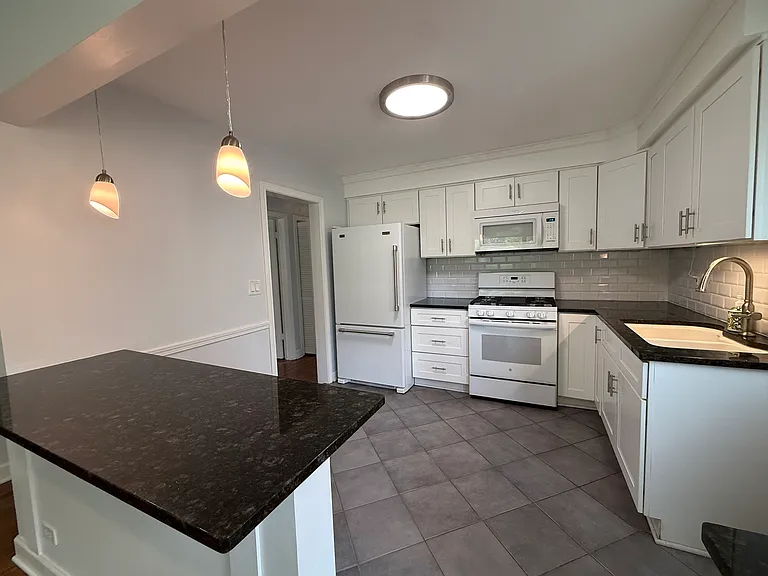 8426 N McCormick Blvd — Photo 7
