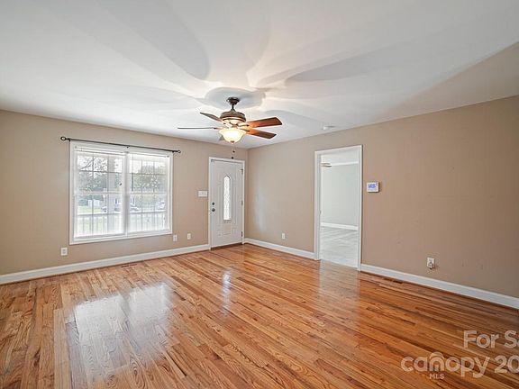 5th image of 1643 Lenora Cir