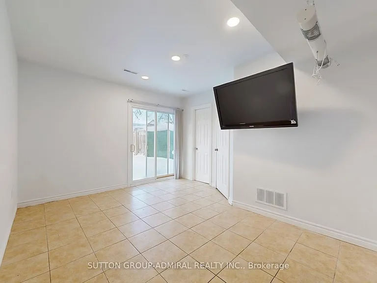 64 Bronte St S #8 — Photo 27