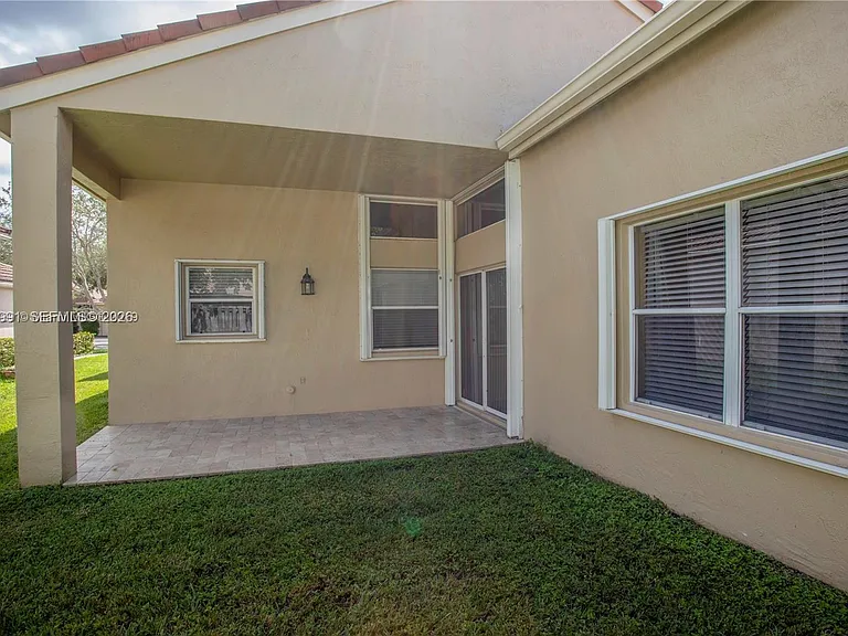 614 Stanton Ln — Photo 17