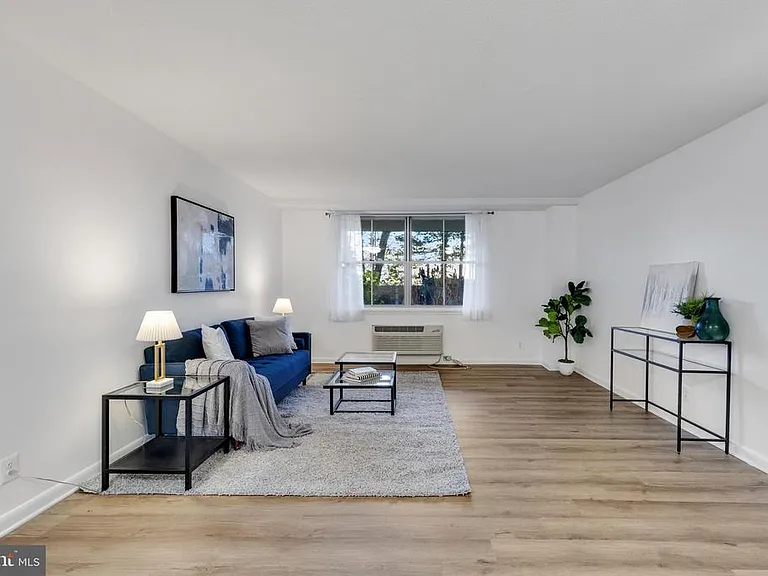 2030 N Adams St #303 — Photo 4